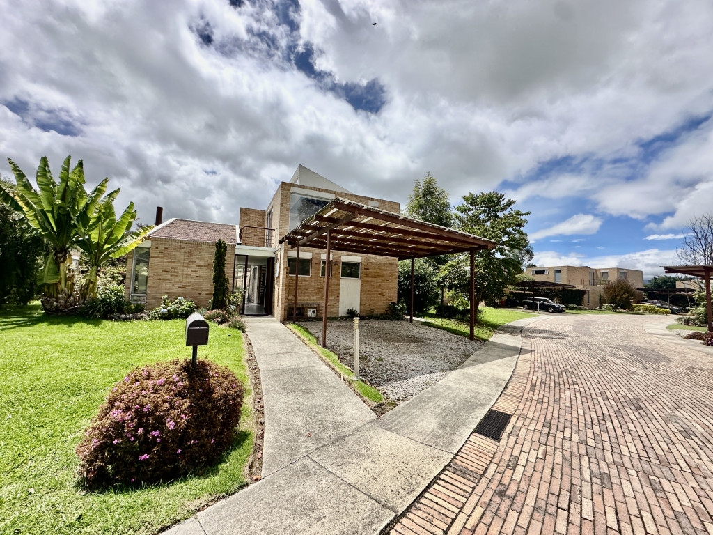 Casa en venta en Centro, Cajicá · foto 2 de 24