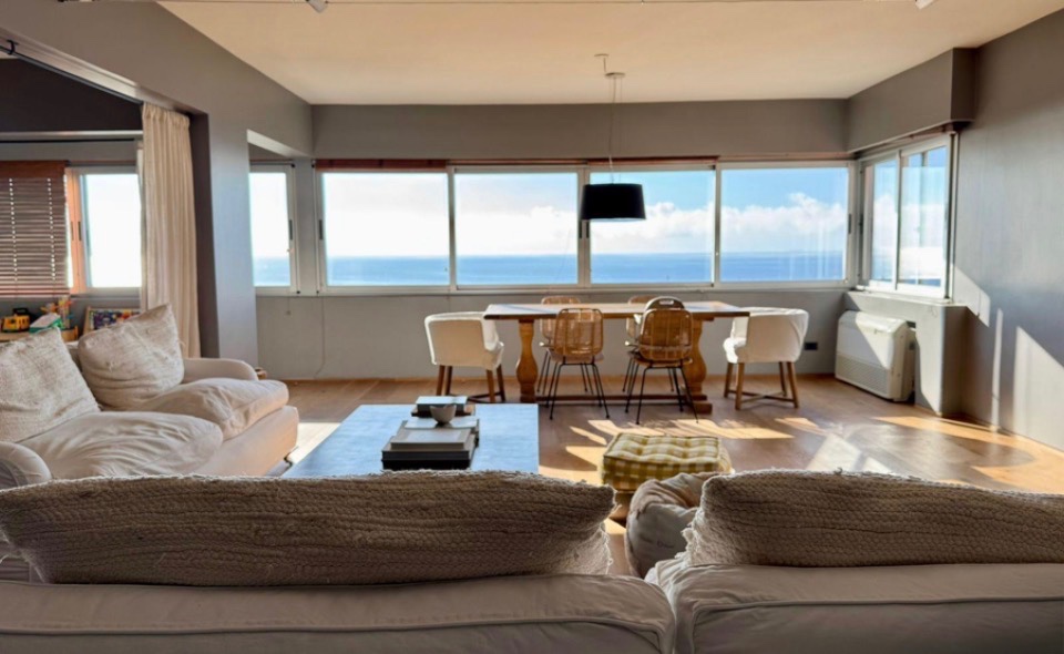 Edificio Torremolinos con Vistas Panorámicas al Puertito del Buceo: Un Oasis de Lujo y Tranquilidad