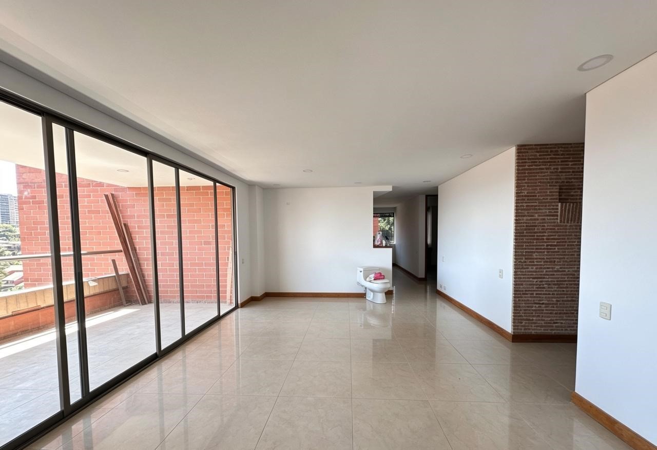 Apartamento en arriendo en El Poblado, Medellín · foto 2 de 19