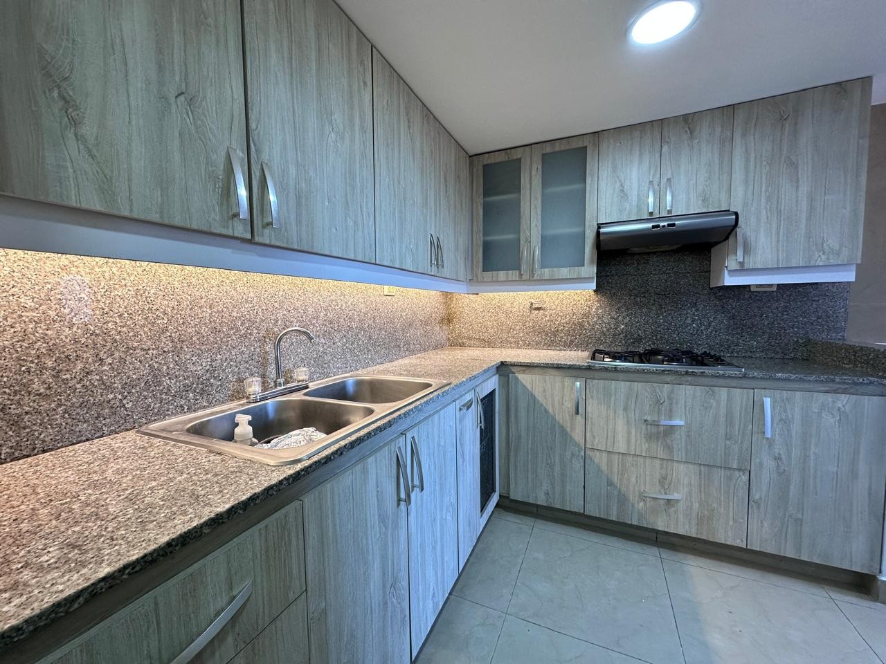 Apartamento en arriendo en El Poblado, Medellín · foto 4 de 19