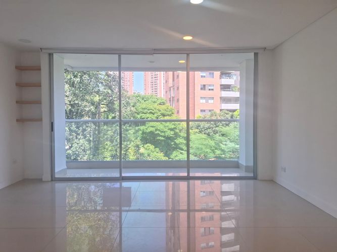 Apartamento de 3 alcobas en arriendo en El Poblado, Medellín, 105 m² · foto 2 de 16