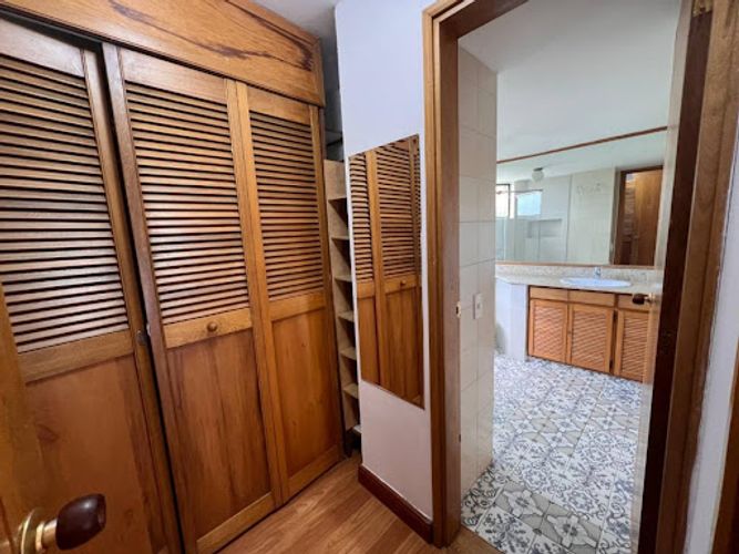 Apartamento de 4 alcobas en arriendo en Los Balsos, Medellín, 200 m² · foto 3 de 18