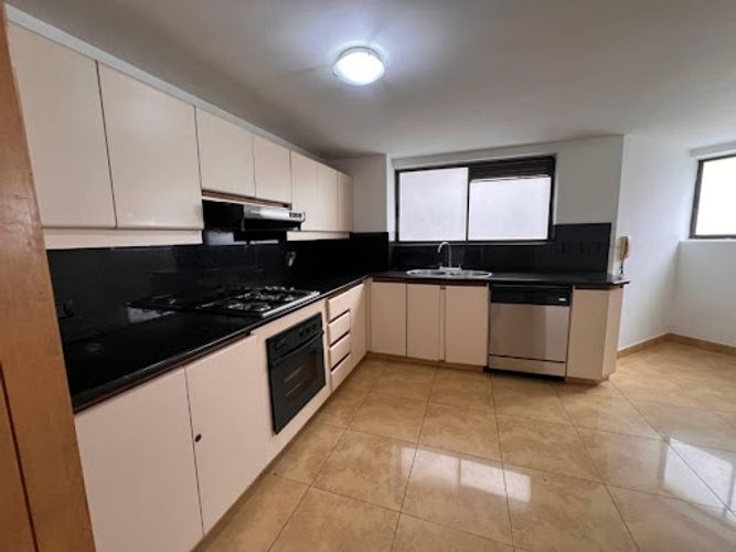 Apartamento de 4 alcobas en arriendo en Los Balsos, Medellín, 200 m² · foto 14 de 18