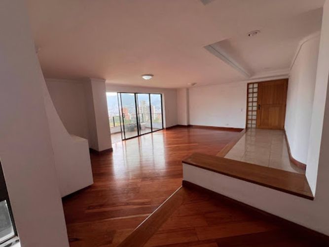 Apartamento de 4 alcobas en arriendo en Los Balsos, Medellín, 200 m² · foto 16 de 18