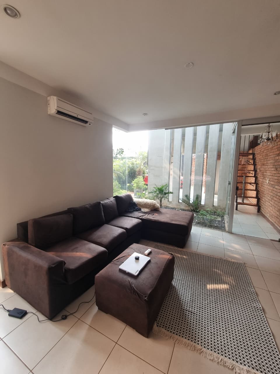 ALQUILO CASA MODERNA EN YCUA SATI CON 3 DORMITORIOS + ESTUDIO O 4 DORMI — foto 2