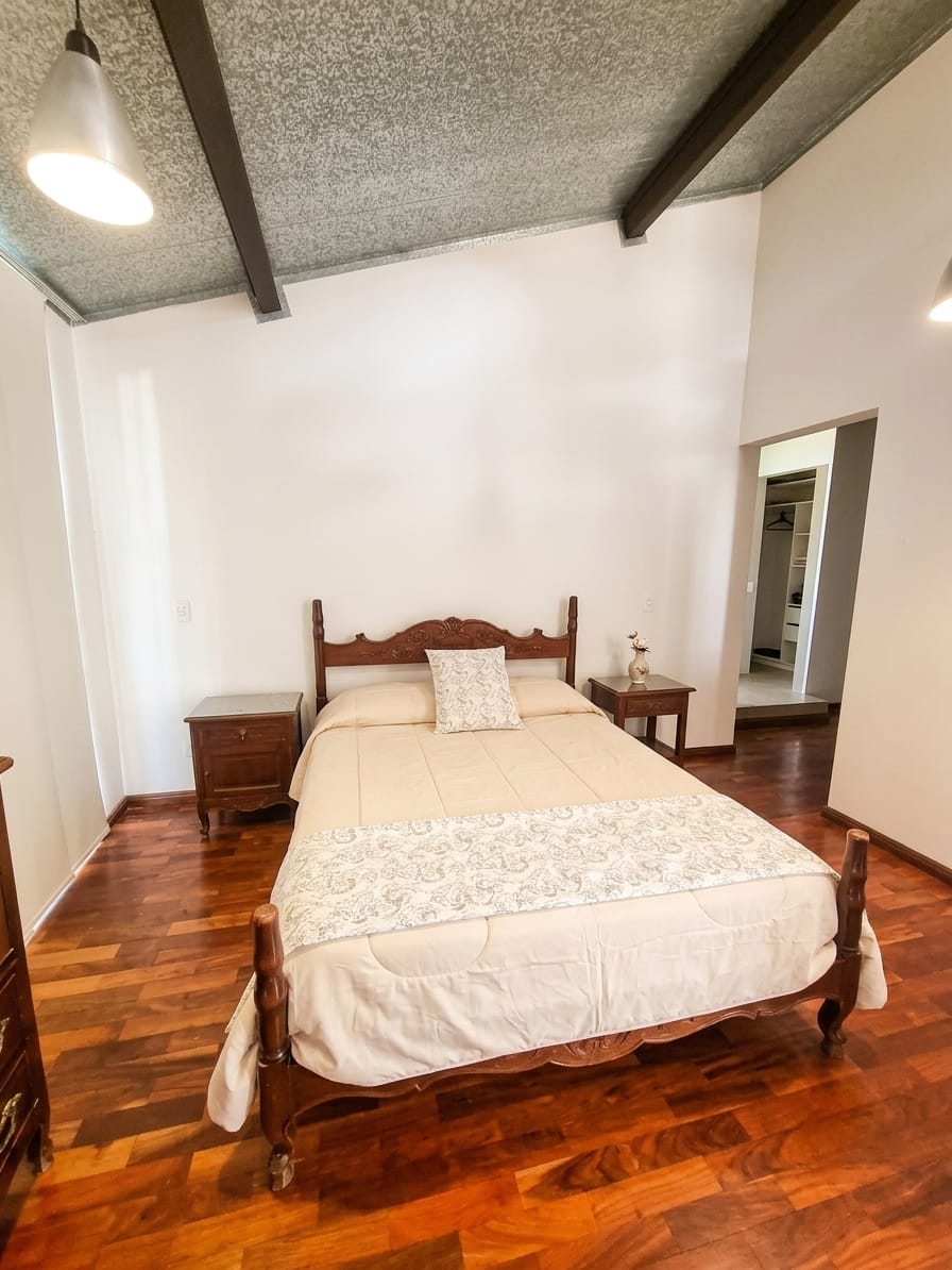 ALQUILO CASA MODERNA EN YCUA SATI CON 3 DORMITORIOS + ESTUDIO O 4 DORMI — foto 3
