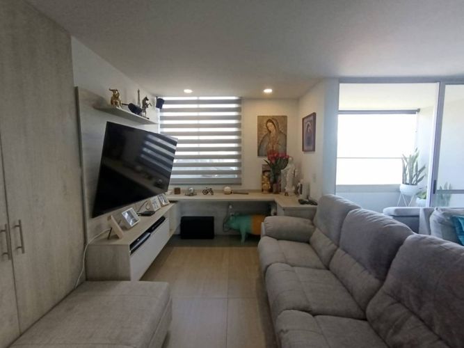Apartamento de 2 alcobas en venta en Las Lomitas, Sabaneta, 85 m² · foto 2 de 20