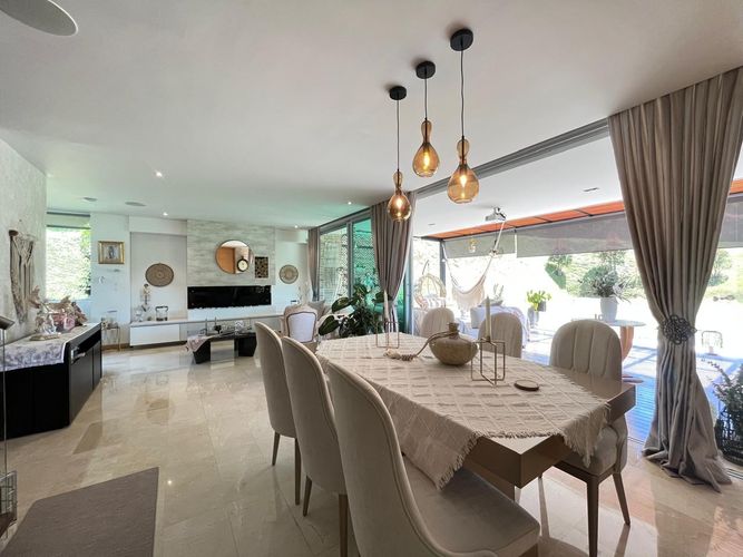 Casa de 3 alcobas en venta en Loma Del Chocho, Envigado, 997 m² · foto 2 de 20