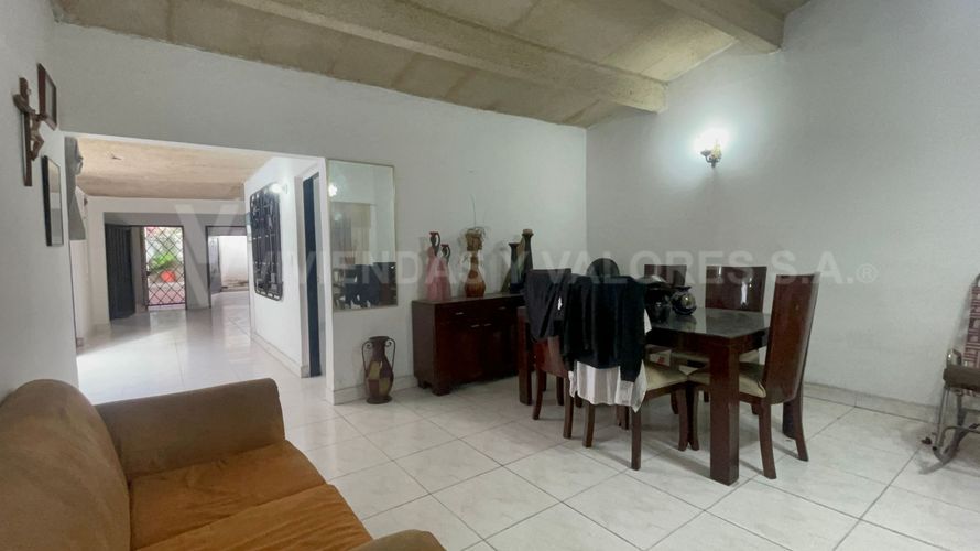 Casa de 6 alcobas en venta en Quinta Oriental, Cúcuta, 284 m² · foto 3 de 15