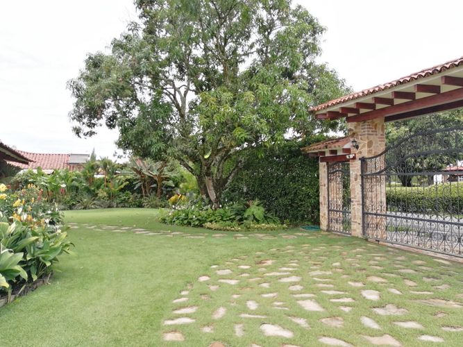 Casa de 4 alcobas en venta en Las Mercedes, Jamundí, 400 m² · foto 2 de 24