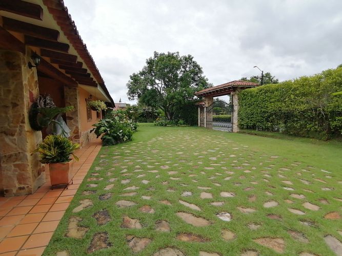 Casa de 4 alcobas en venta en Las Mercedes, Jamundí, 400 m² · foto 4 de 24