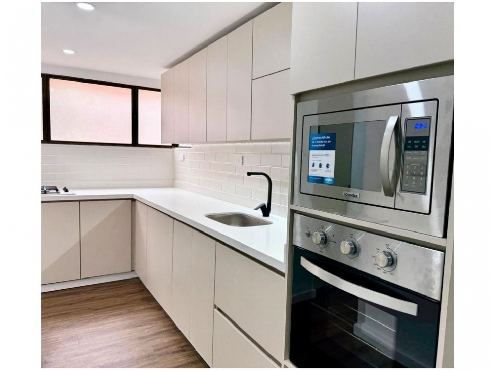 Apartamento en venta en El Poblado, Medellín 3