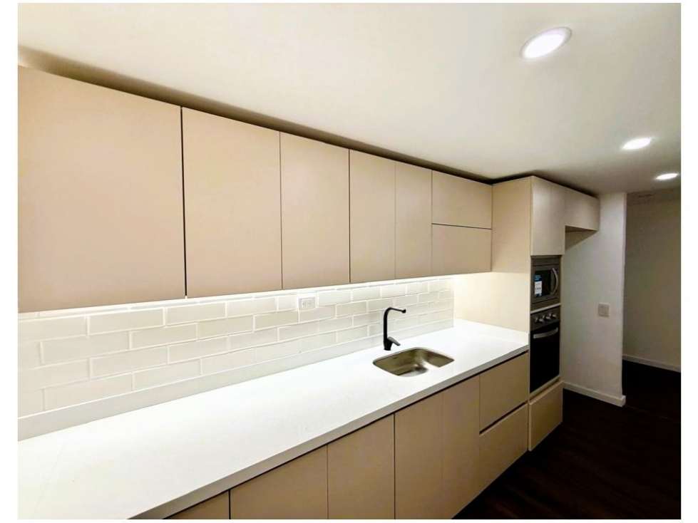Apartamento en venta en El Poblado, Medellín 4