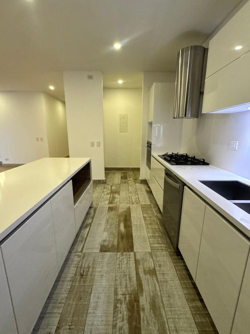 Apartamento de 3 alcobas en venta en Chapinero, Bogotá, 169 m² · foto 2 de 13