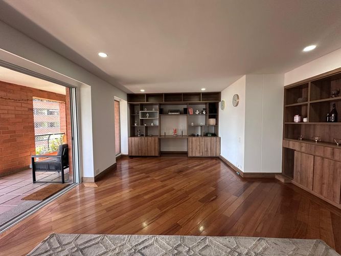 Apartamento de 3 alcobas en venta en El Poblado, Medellín, 220 m² · foto 14 de 17