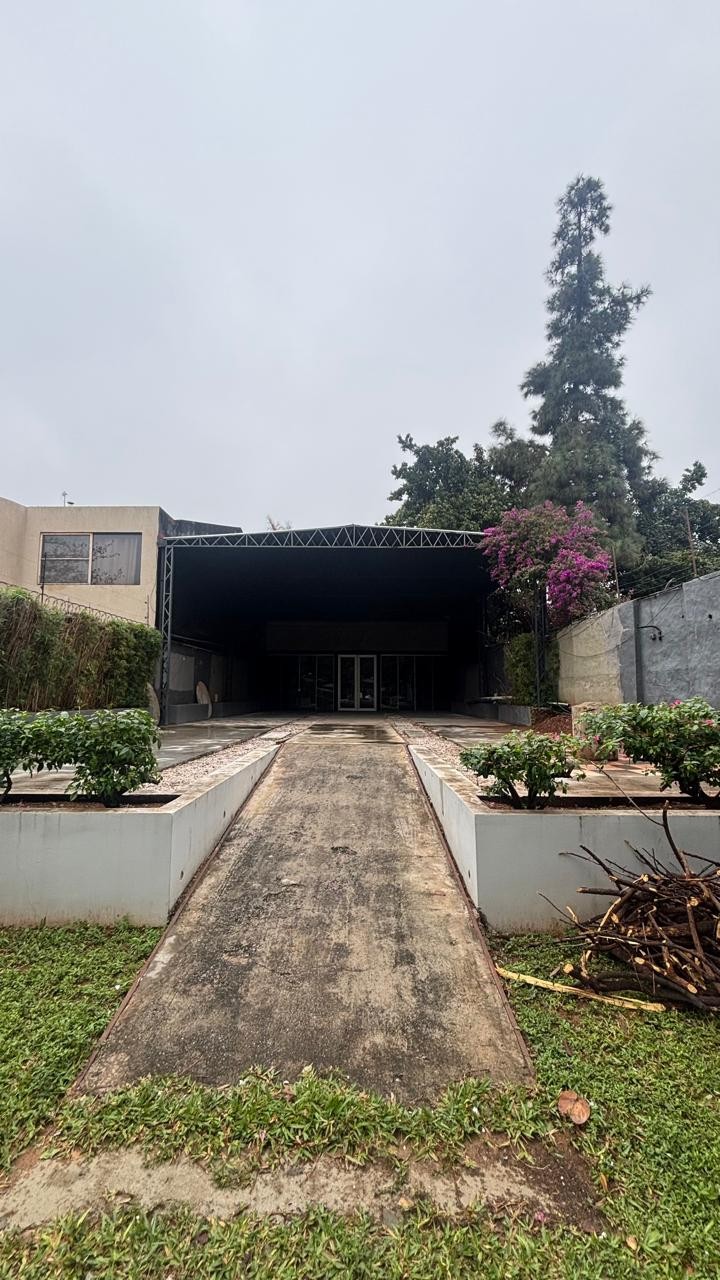ALQUILO AMPLIO LOCAL EN VILLA MORRA
