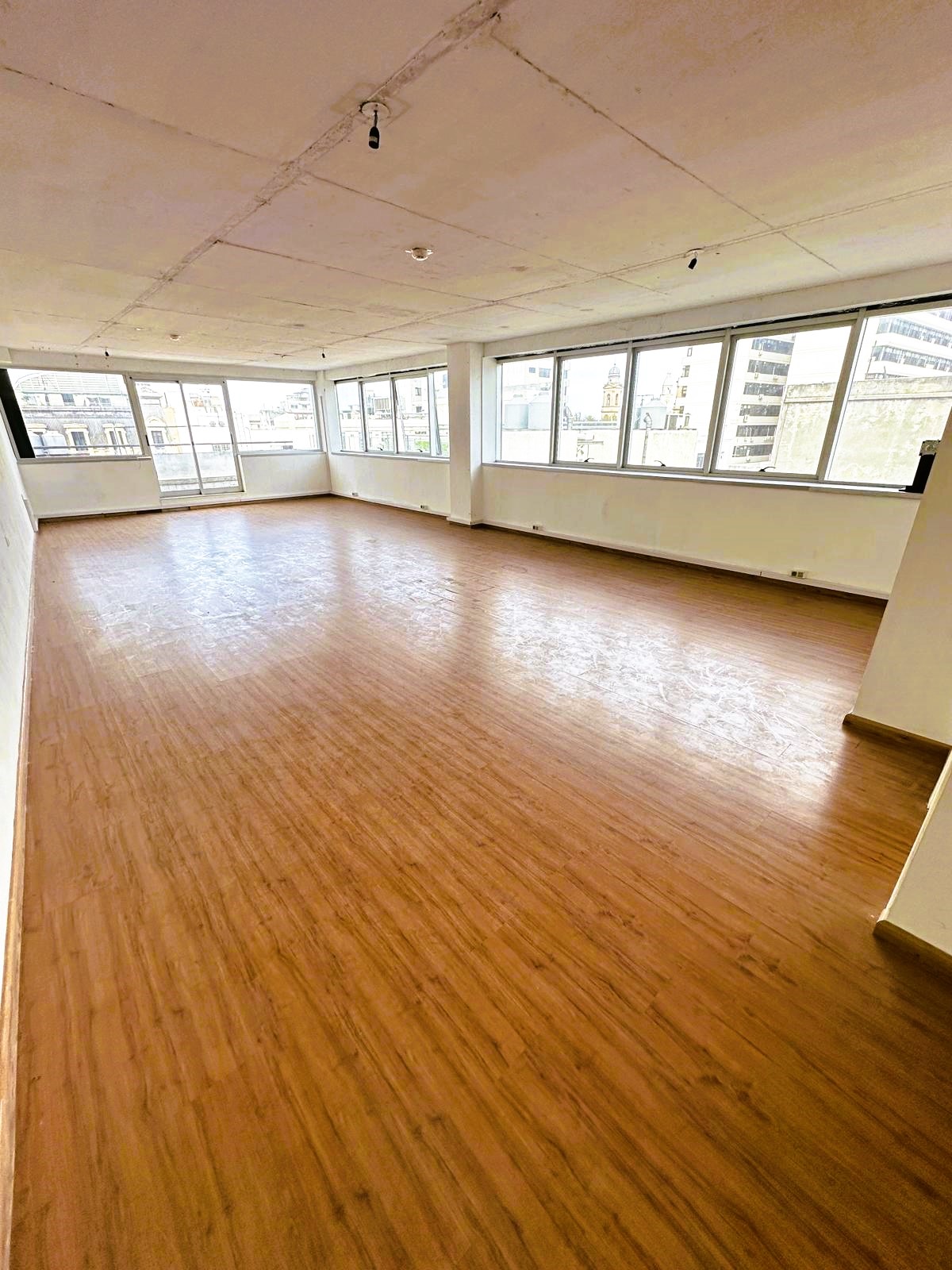 ALQUILER OFICINA EN CIUDAD VIEJA 127 m²