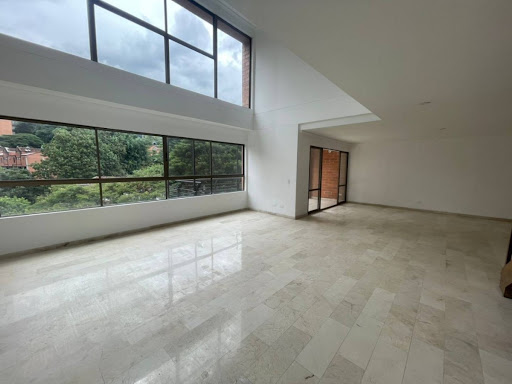 Apartamento en arriendo en El Tesoro, Medellín · foto 2 de 24
