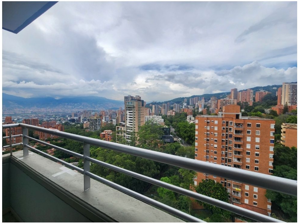 Apartamento en venta en El Poblado, Medellín 2