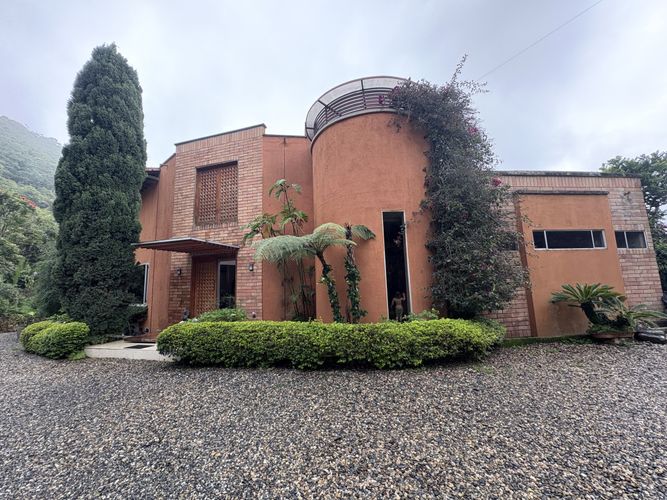 Casa de 7 alcobas en venta en El Saladito, Cali, 770 m² · foto 2 de 24