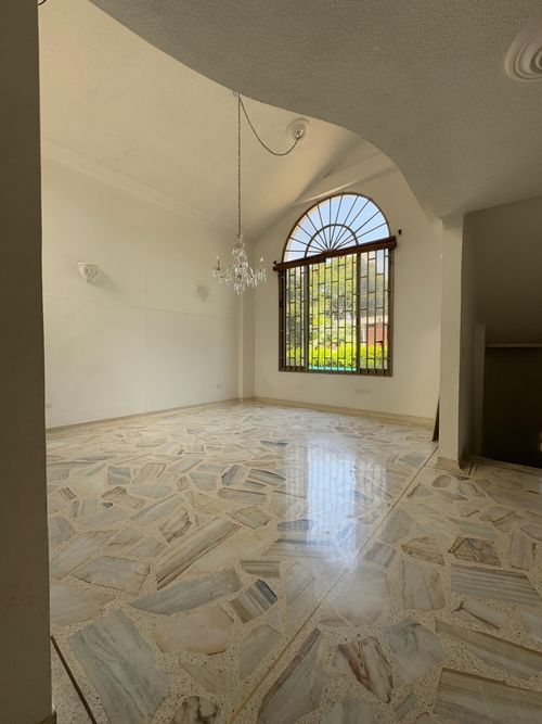 Casa de 4 alcobas en venta en Altos De Guadalupe, Cali, 171 m² · foto 2 de 15