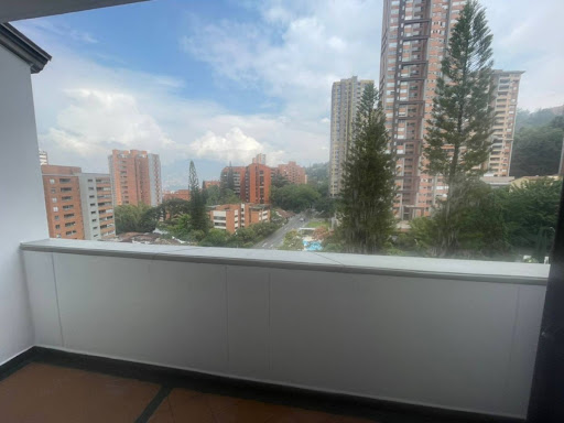 Apartamento en arriendo en Castropol, Medellín · foto 3 de 20