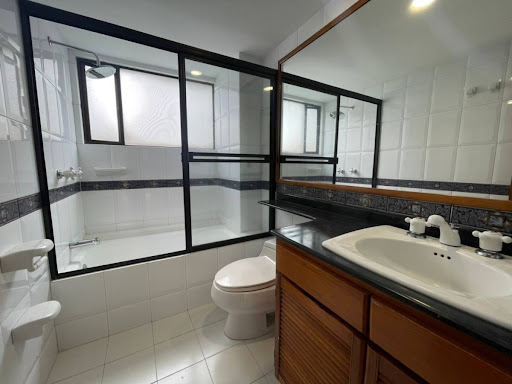 Apartamento en arriendo en Castropol, Medellín · foto 17 de 20