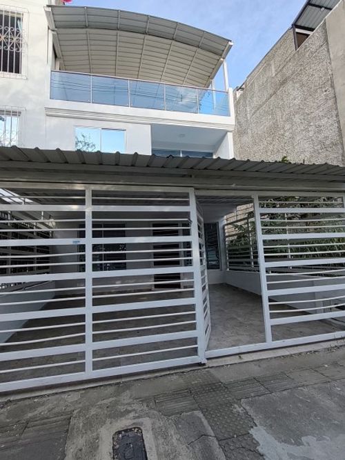 Casa de 4 alcobas en venta en Ciudad 2000, Cali, 90 m² · foto 2 de 21