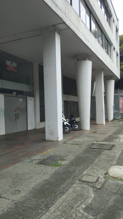 Edificio en venta en San Vicente, Cali, 1837 m² · foto 3 de 12