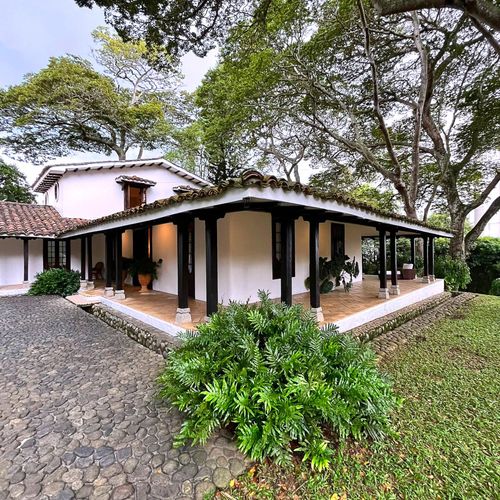Casa de 3 alcobas en venta en Bellavista, Cali, 663 m² · foto 2 de 16