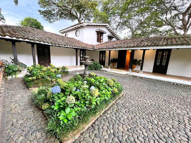 Casa de 3 alcobas en venta en Bellavista, Cali, 663 m² · foto 3 de 16