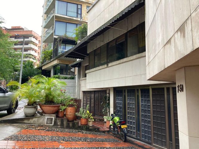 Edificio en venta en Arboledas, Cali, 374 m² · foto 2 de 12