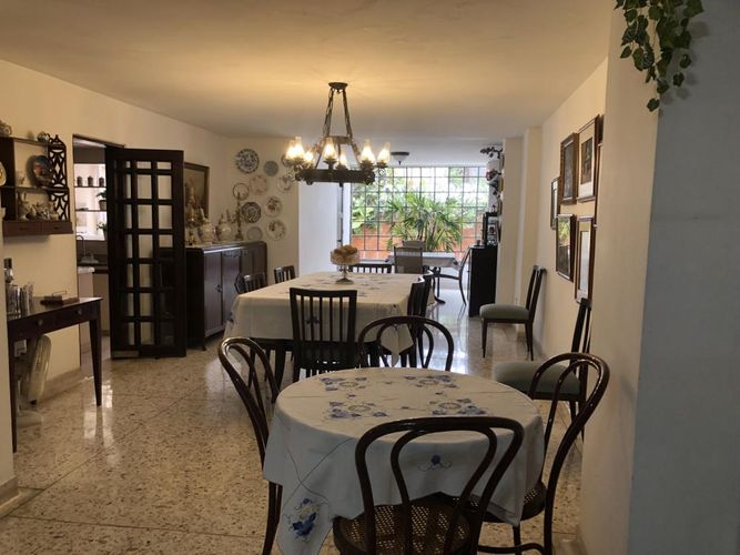 Casa de 5 alcobas en venta en Santa Rita, Cali, 505 m² · foto 3 de 15