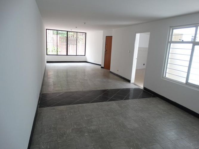 Casa de 9 alcobas en venta en Santa Rita, Cali, 478 m² · foto 9 de 16