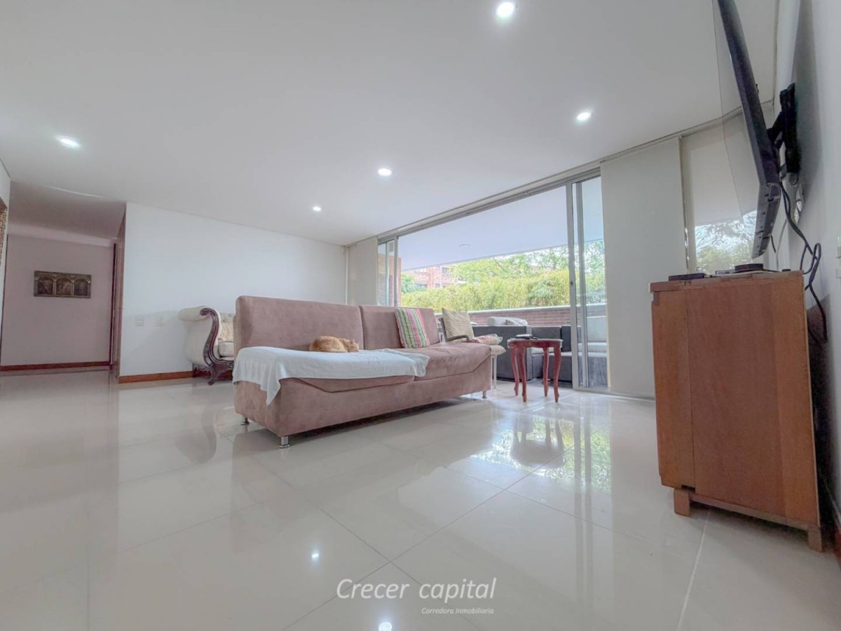 Apartamento en venta en Altos del poblado, Medellín 3