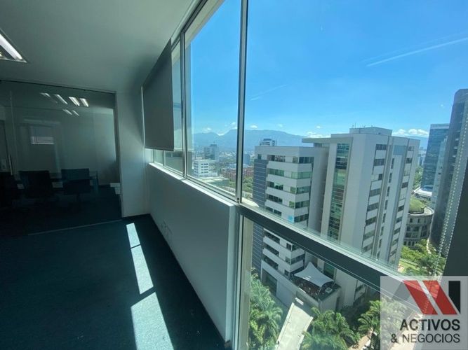 Oficina en arriendo en Los Balsos, Medellín, 87 m² · foto 2 de 11