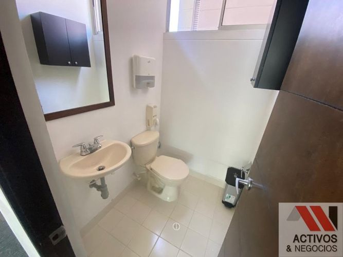 Oficina en arriendo en Los Balsos, Medellín, 87 m² · foto 8 de 11
