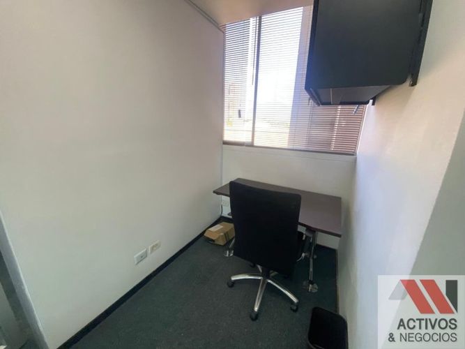 Oficina en arriendo en Los Balsos, Medellín, 87 m² · foto 9 de 11