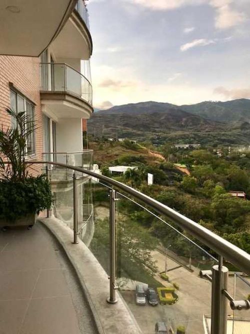 Apartamento de 3 alcobas en venta en Aguacatal, Cali, 229 m² · foto 2 de 18