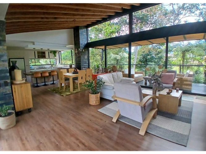 Casa de 4 alcobas en venta en Guamito, La Ceja, 325 m² · foto 2 de 16