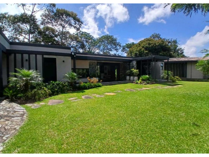 Casa de 4 alcobas en venta en Guamito, La Ceja, 325 m² · foto 9 de 16