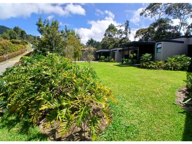 Casa de 4 alcobas en venta en Guamito, La Ceja, 325 m² · foto 10 de 16