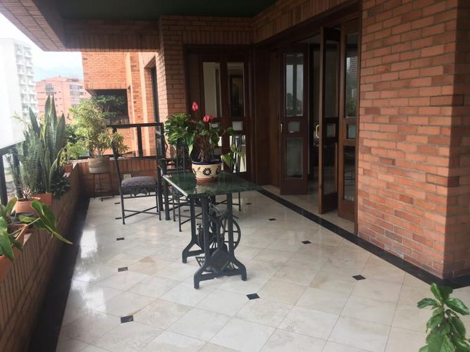 Apartamento de 3 alcobas en venta en Normandia, Cali, 290 m² · foto 2 de 23