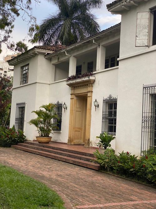 Casa de 6 alcobas en venta en Aguacatal, Cali, 1300 m² · foto 2 de 17
