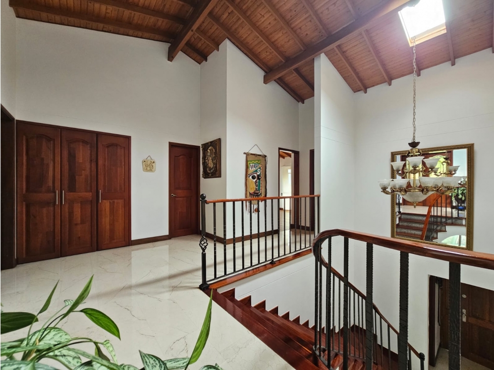 Casa de 5 alcobas en venta en Loma Del Chocho, Envigado, 350 m² · foto 10 de 24