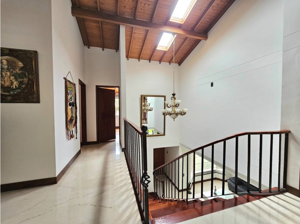 Casa de 5 alcobas en venta en Loma Del Chocho, Envigado, 350 m² · foto 11 de 24