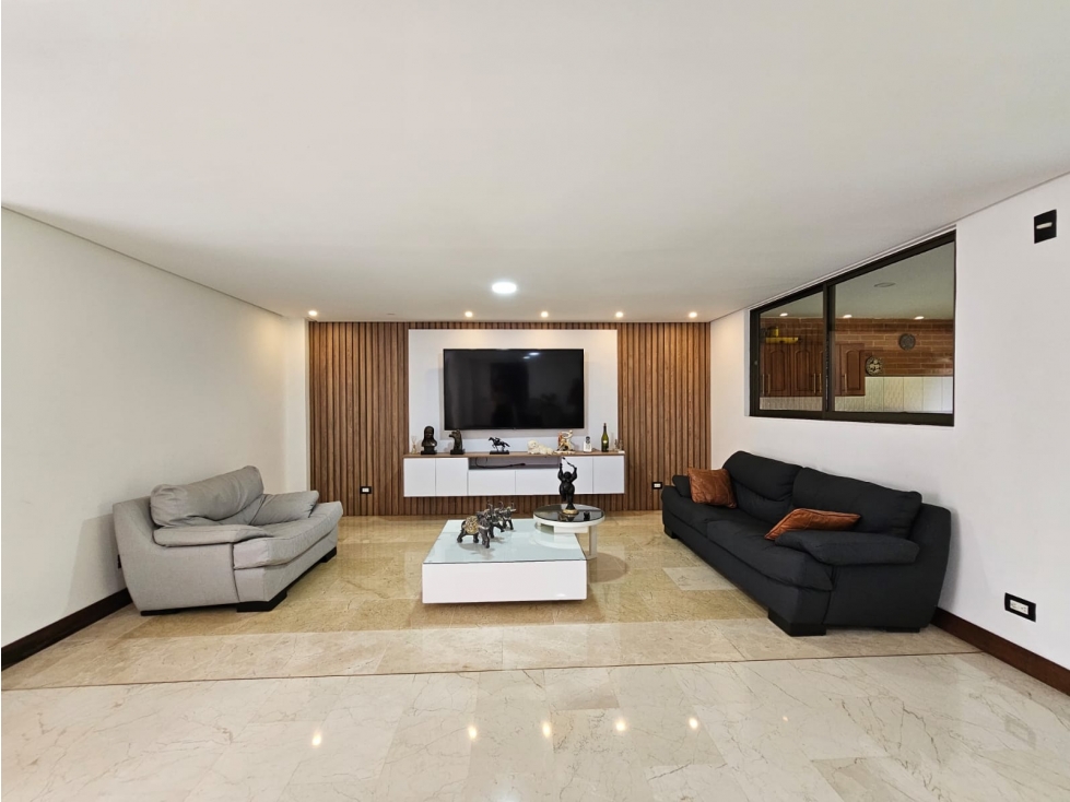 Casa de 5 alcobas en venta en Loma Del Chocho, Envigado, 350 m² · foto 19 de 24