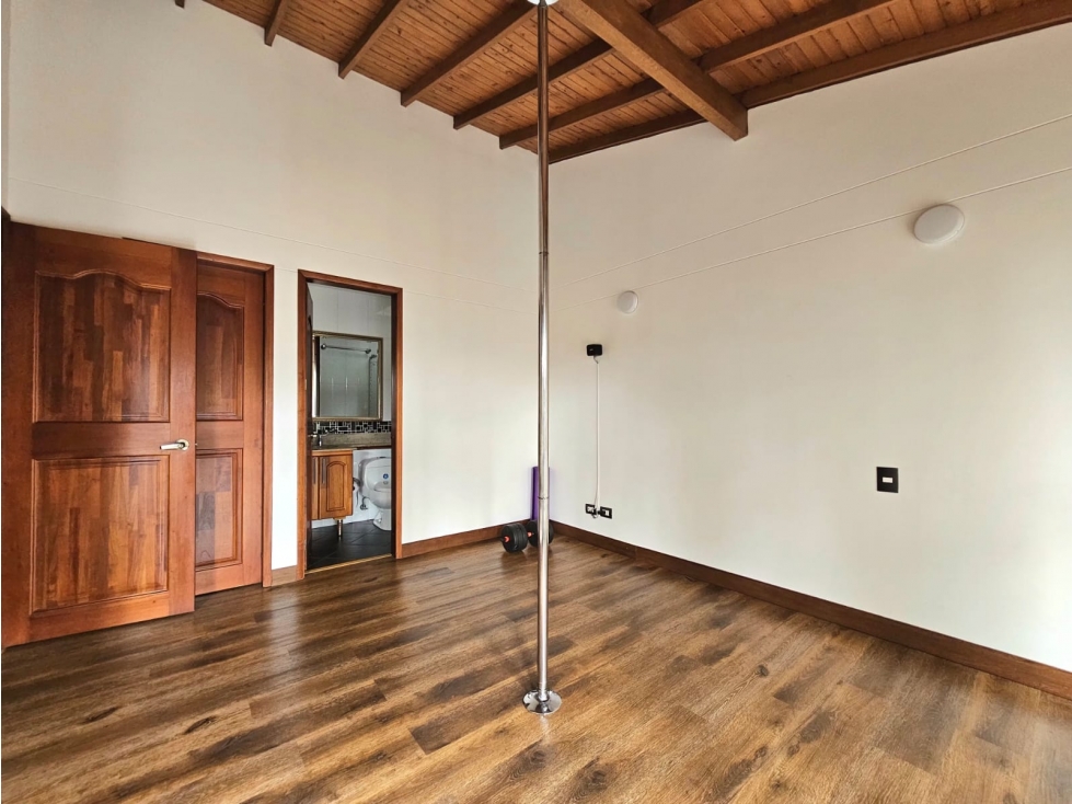 Casa de 5 alcobas en venta en Loma Del Chocho, Envigado, 350 m² · foto 22 de 24