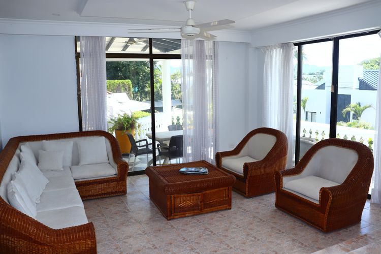 Casa de 4 alcobas en venta en Cn. Campestre El Peñon, Girardot, 550 m² · foto 2 de 19
