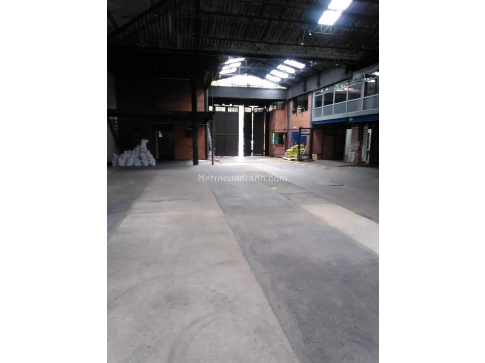 Warehouse for sale in La aguacatala, Medellín